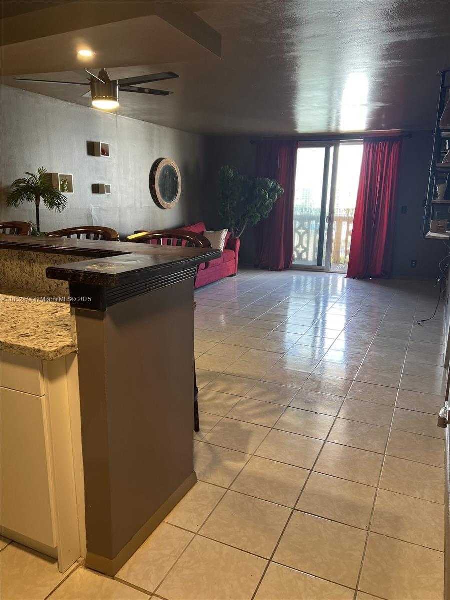 Small Image of 1817 SOUTH OCEAN DR #718, Hallandale Beach Number 5
