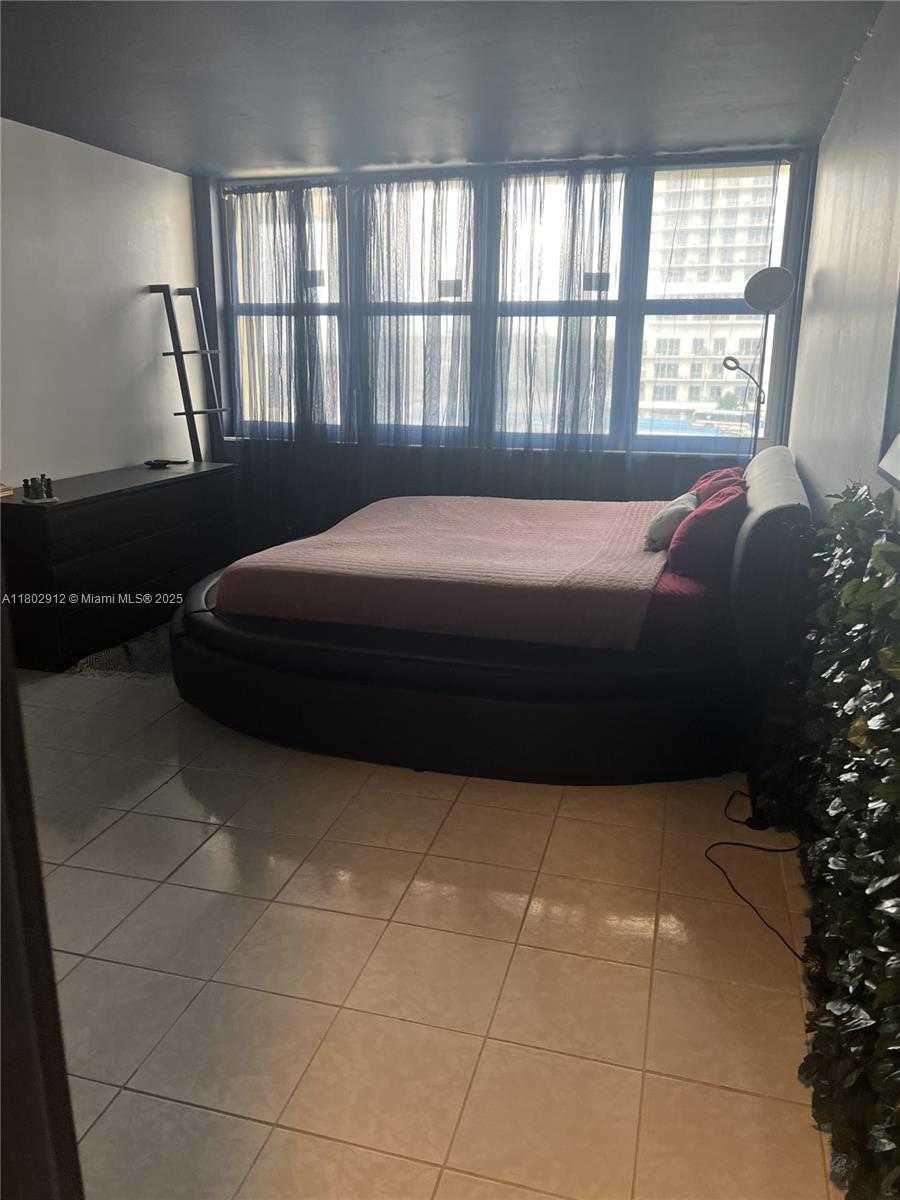 Small Image of 1817 SOUTH OCEAN DR #718, Hallandale Beach Number 8