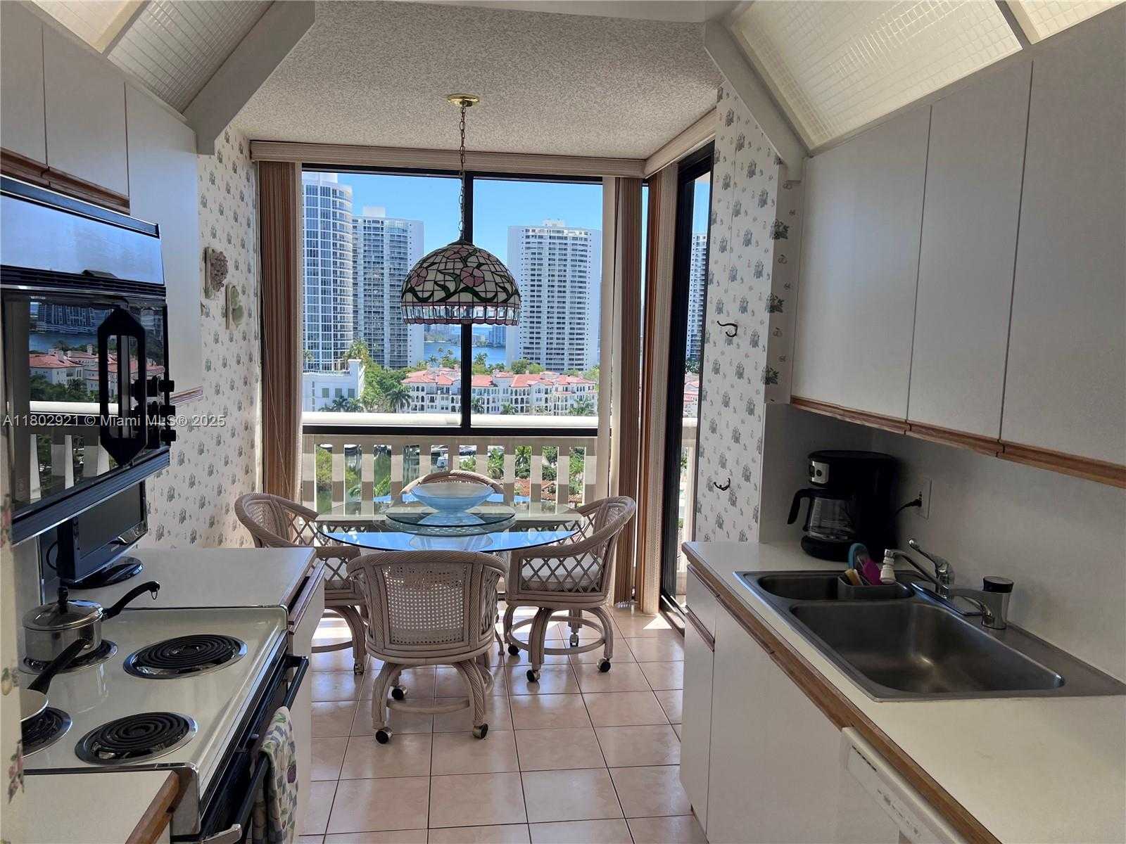 Small Image of 1000 ISLAND BLVD #1508, Aventura Number 4