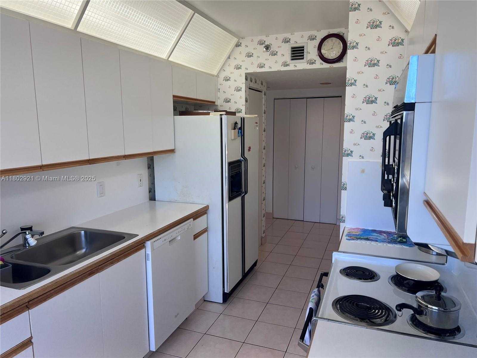 Small Image of 1000 ISLAND BLVD #1508, Aventura Number 5