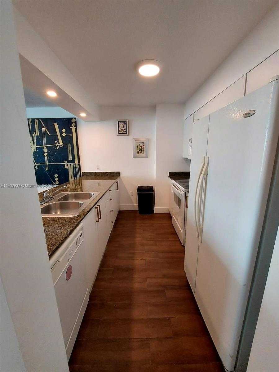 Small Image of 1200 BRICKELL BAY DR #3708, Miami Number 12