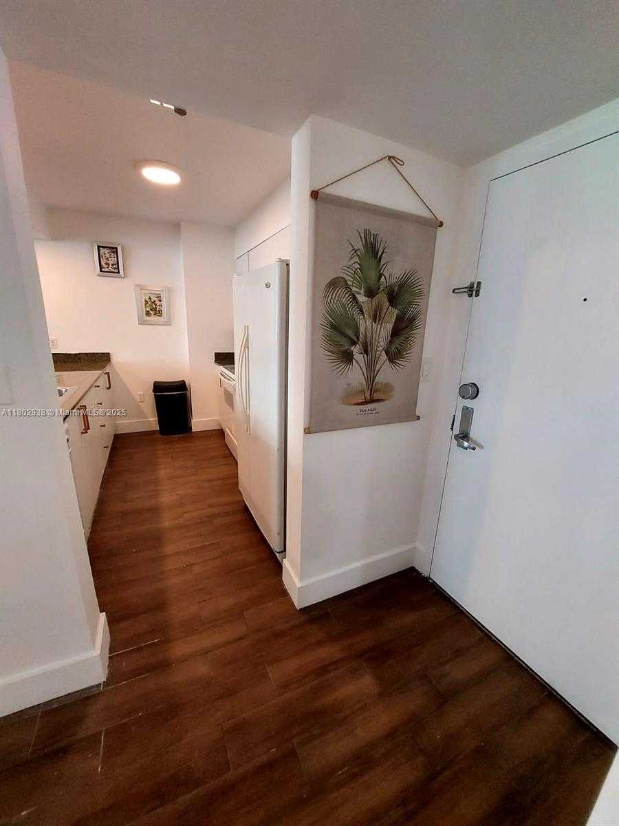 Small Image of 1200 BRICKELL BAY DR #3708, Miami Number 13