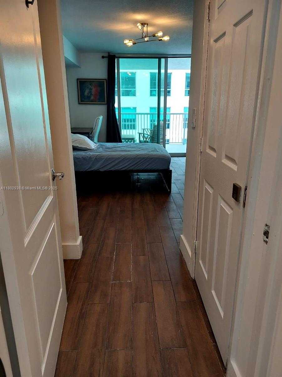 Small Image of 1200 BRICKELL BAY DR #3708, Miami Number 14