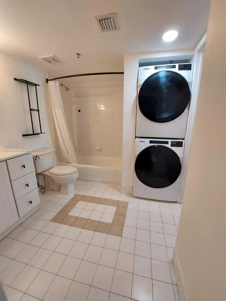 Small Image of 1200 BRICKELL BAY DR #3708, Miami Number 15