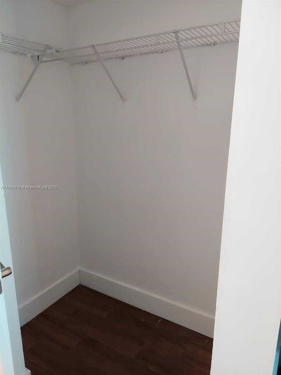 Small Image of 1200 BRICKELL BAY DR #3708, Miami Number 17