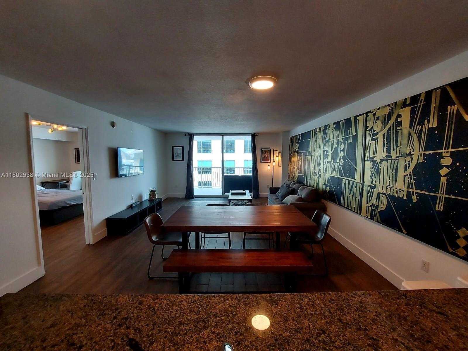 Small Image of 1200 BRICKELL BAY DR #3708, Miami Number 4