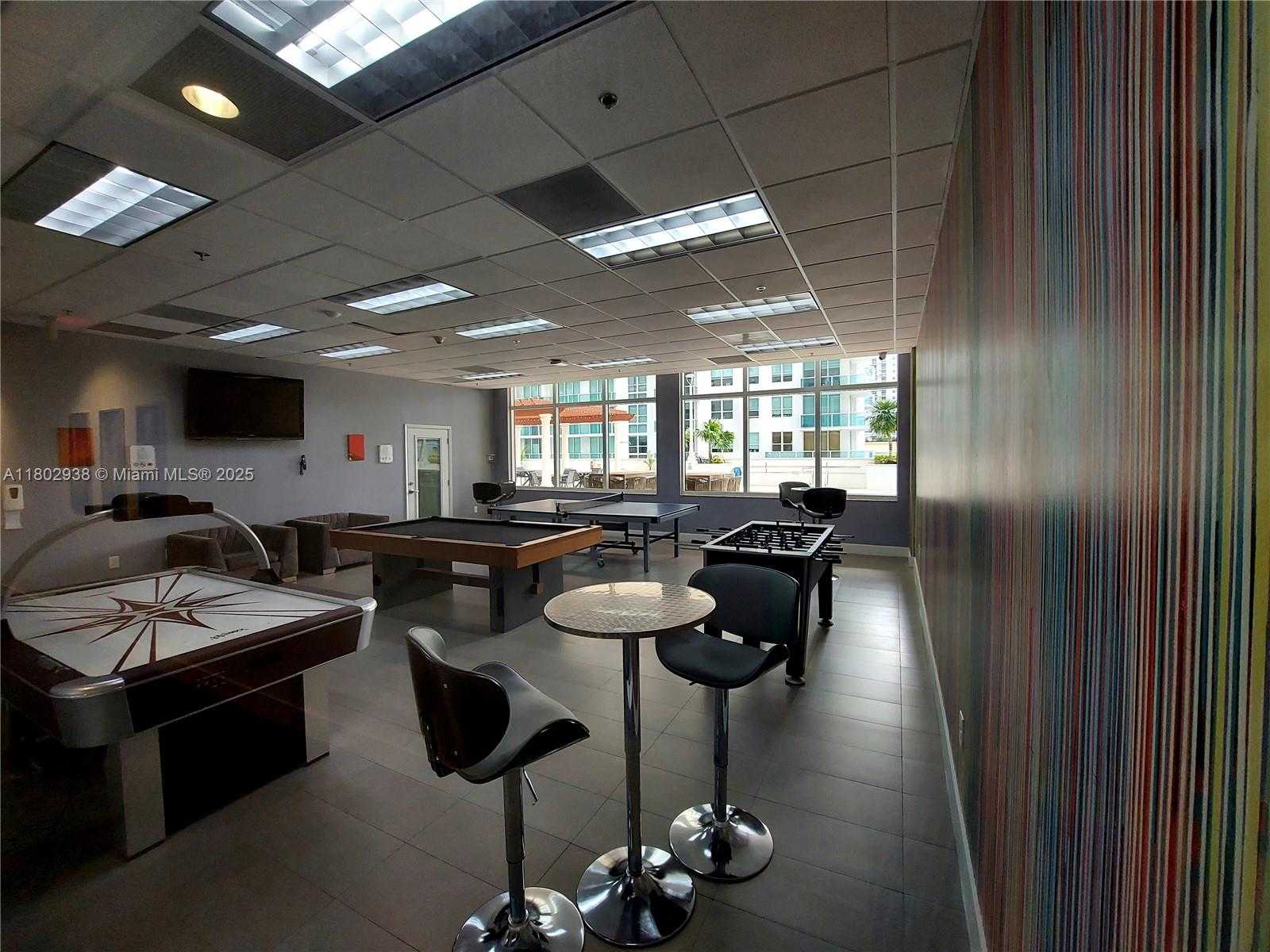 Small Image of 1200 BRICKELL BAY DR #3708, Miami Number 5