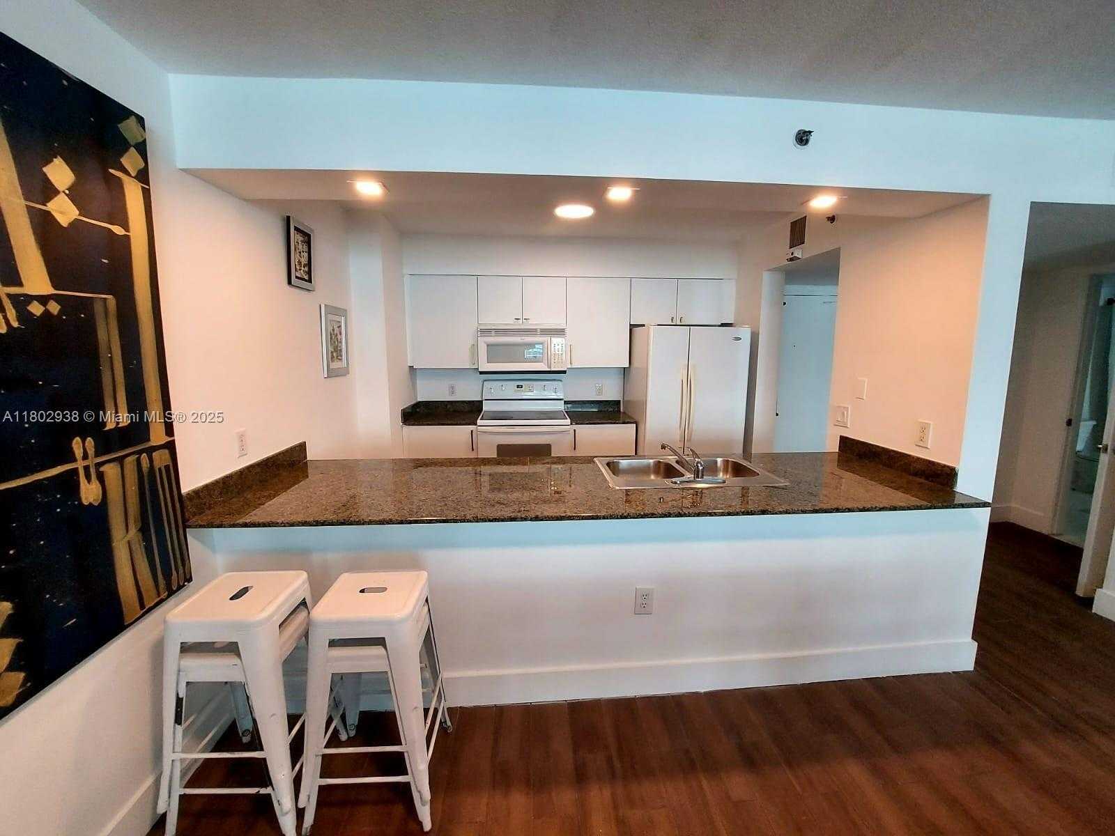 Small Image of 1200 BRICKELL BAY DR #3708, Miami Number 6