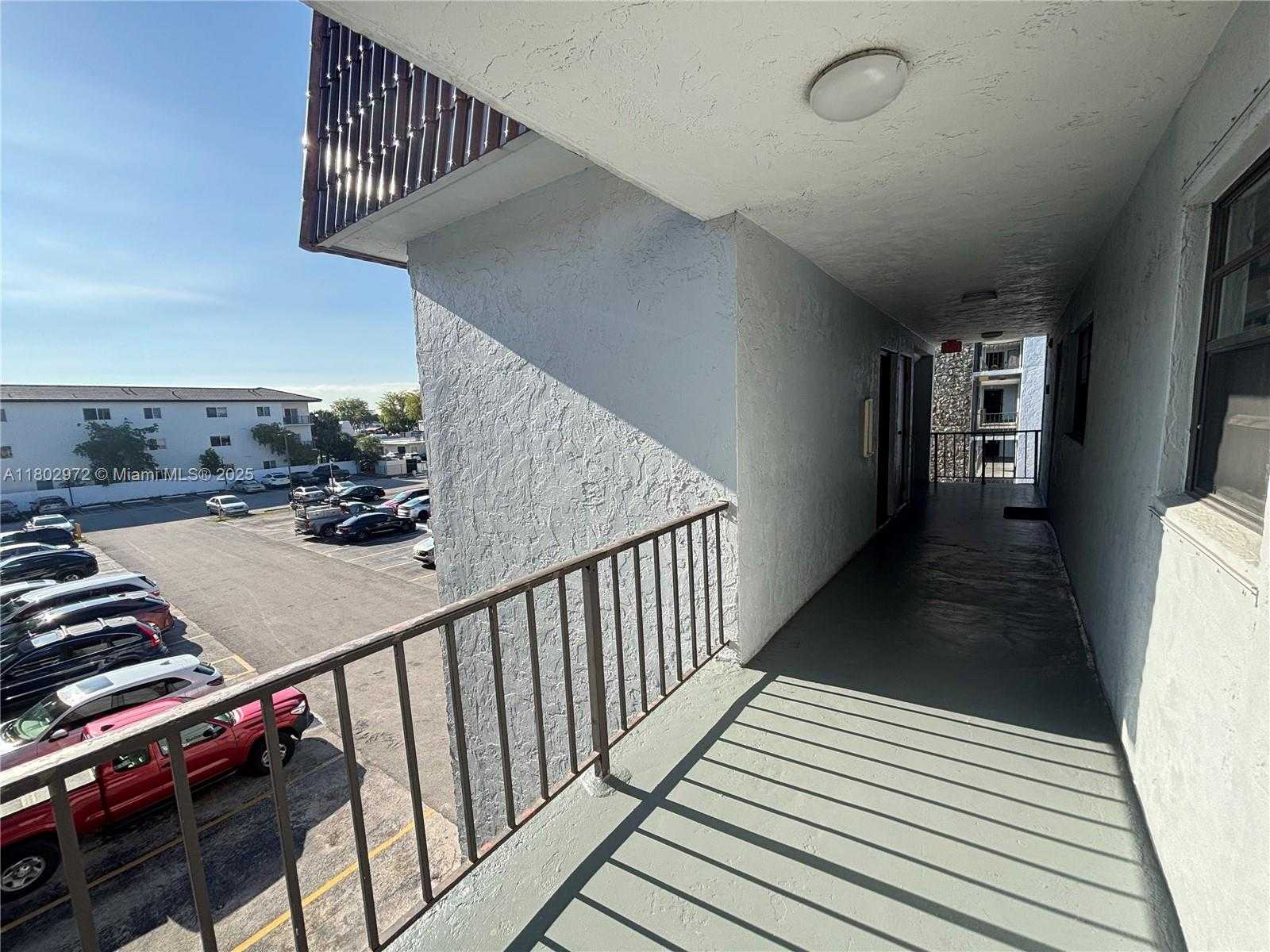 Small Image of 1335 WEST 68TH ST #309, Hialeah Number 16