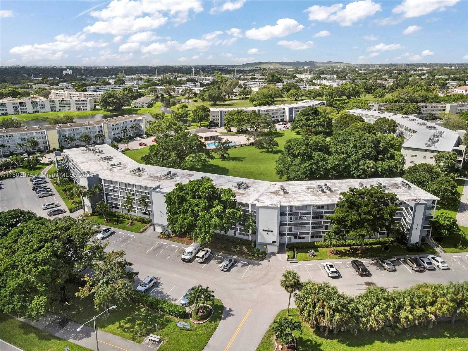 Small Image of 1012 BERKSHIRE A #1012, Deerfield Beach Number 2