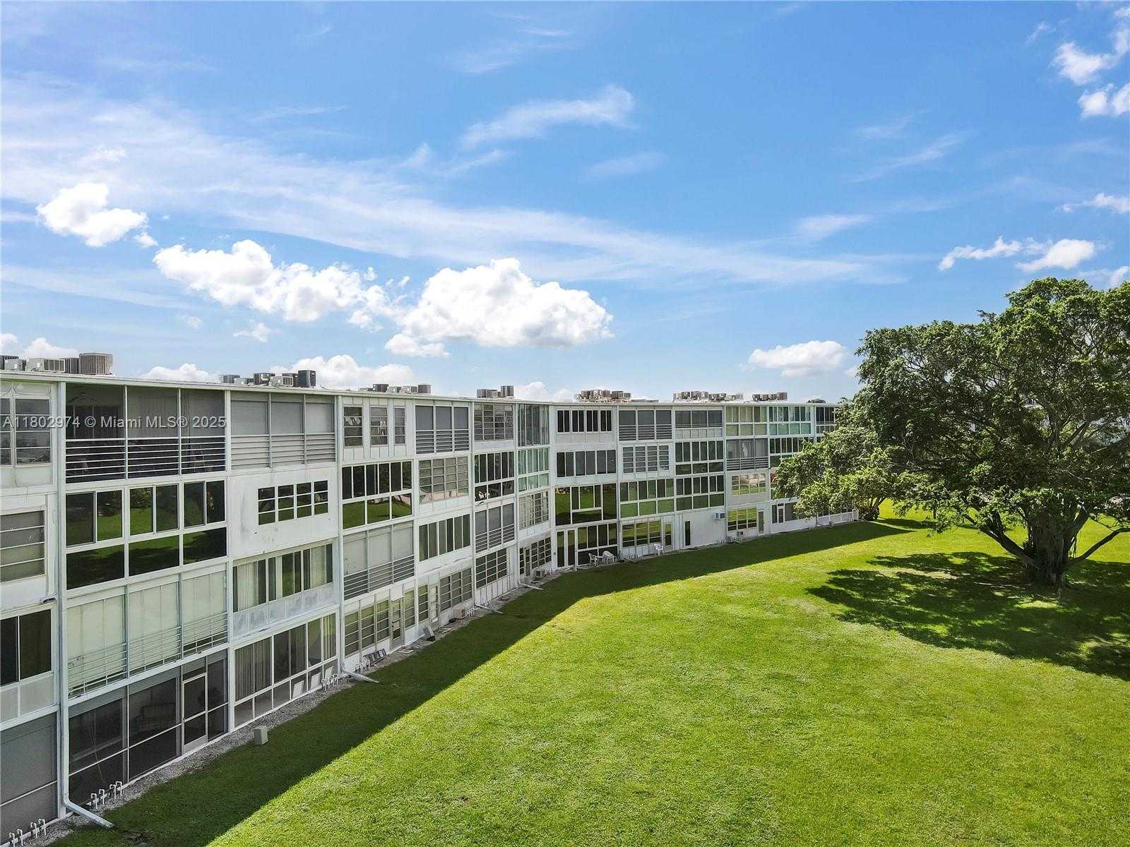 Small Image of 1012 BERKSHIRE A #1012, Deerfield Beach Number 3