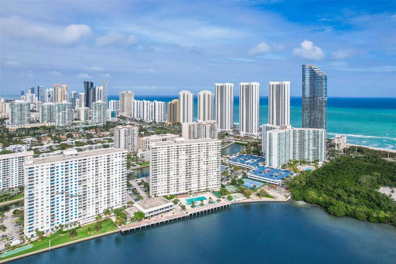 Small Image of 300 BAYVIEW DR #812, Sunny Isles Beach Number 11