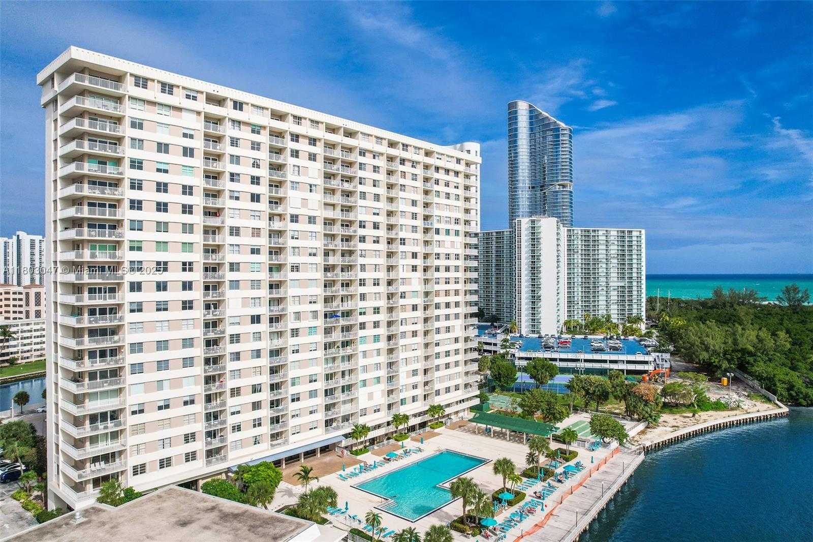 Small Image of 300 BAYVIEW DR #812, Sunny Isles Beach Number 12