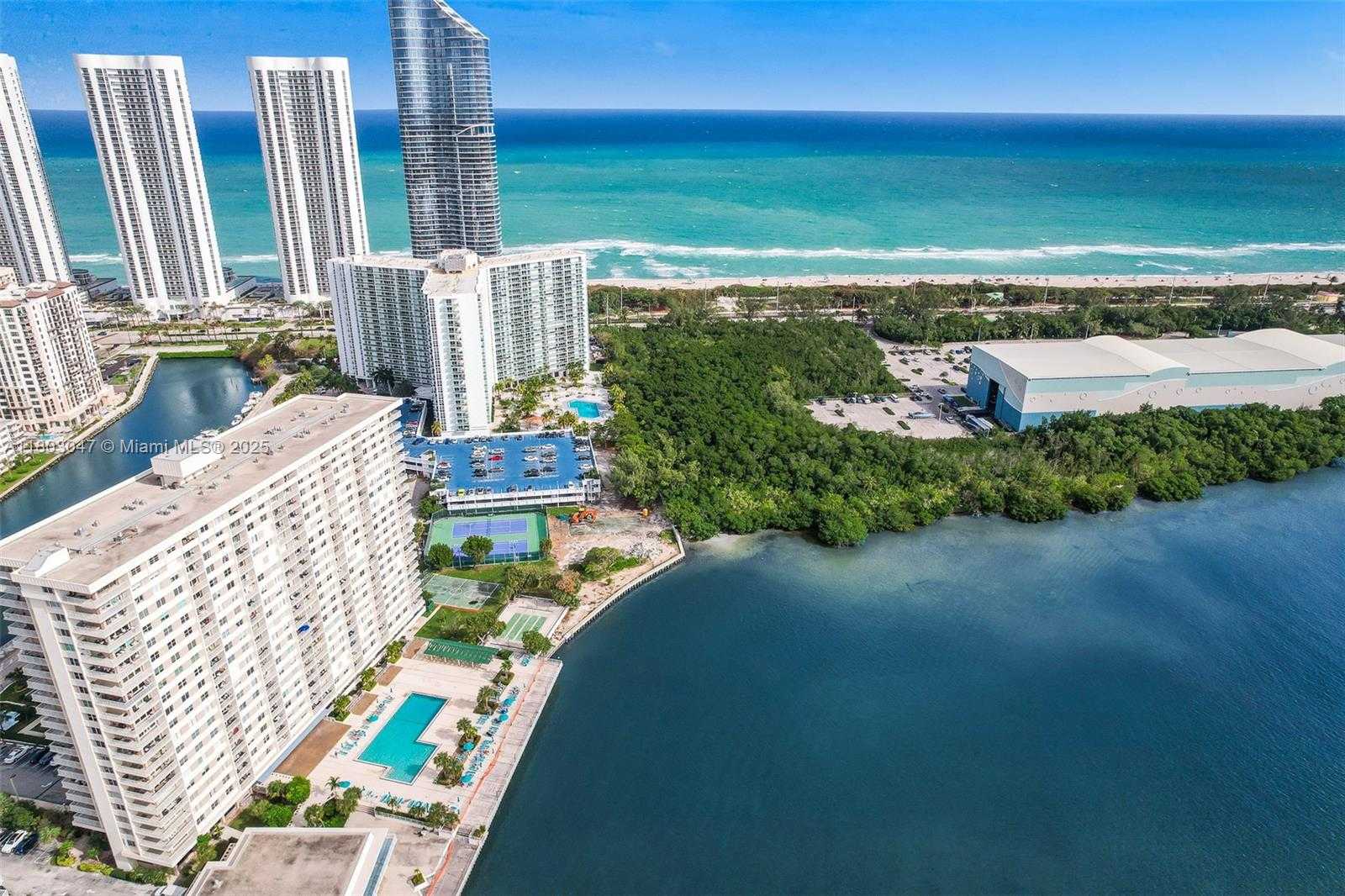 Small Image of 300 BAYVIEW DR #812, Sunny Isles Beach Number 13