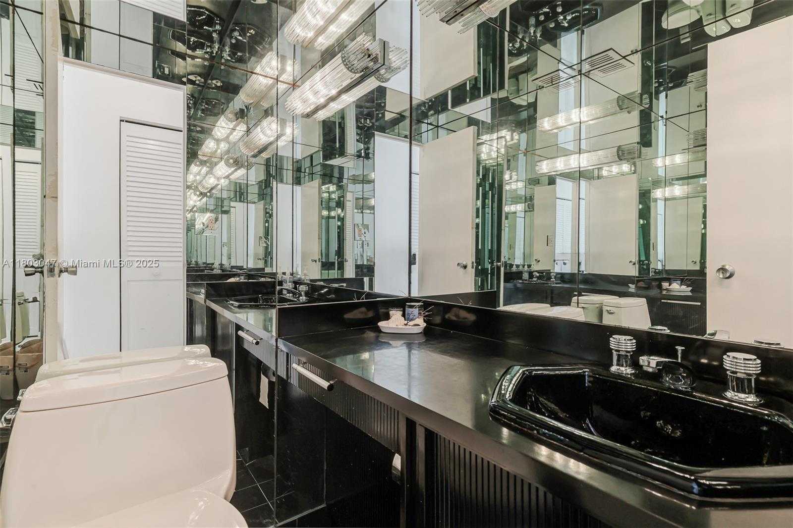 Small Image of 300 BAYVIEW DR #812, Sunny Isles Beach Number 26