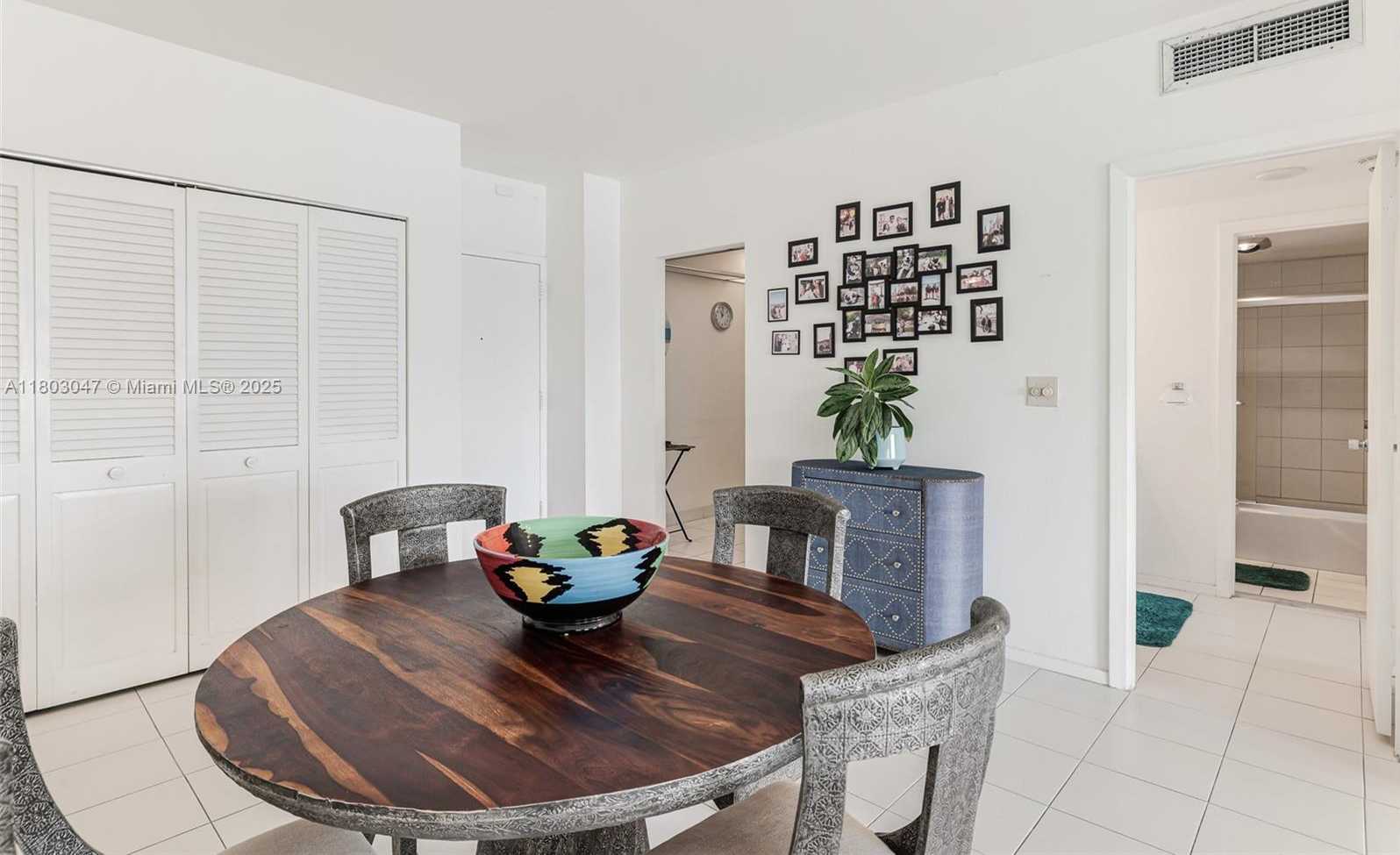 Small Image of 300 BAYVIEW DR #812, Sunny Isles Beach Number 28