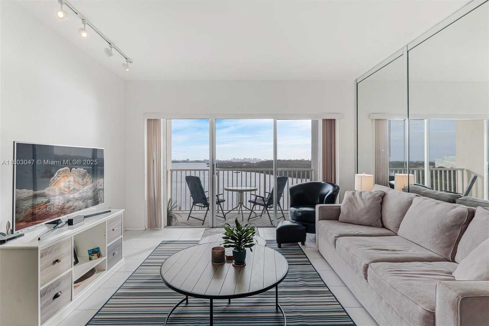Small Image of 300 BAYVIEW DR #812, Sunny Isles Beach Number 30