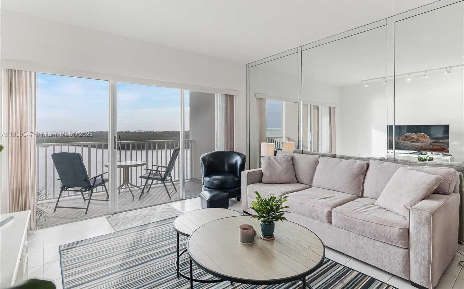 Small Image of 300 BAYVIEW DR #812, Sunny Isles Beach Number 31