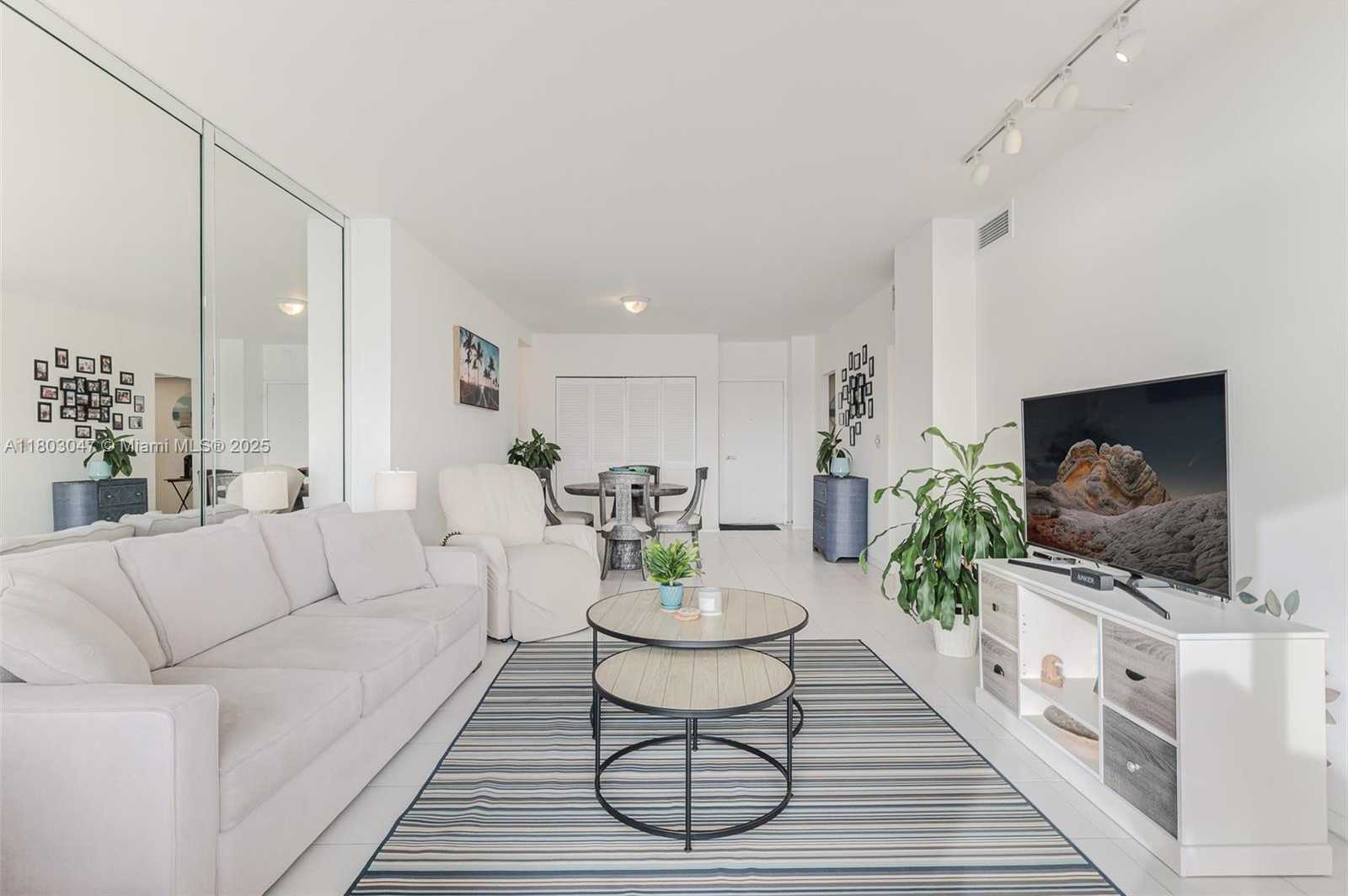 Small Image of 300 BAYVIEW DR #812, Sunny Isles Beach Number 34