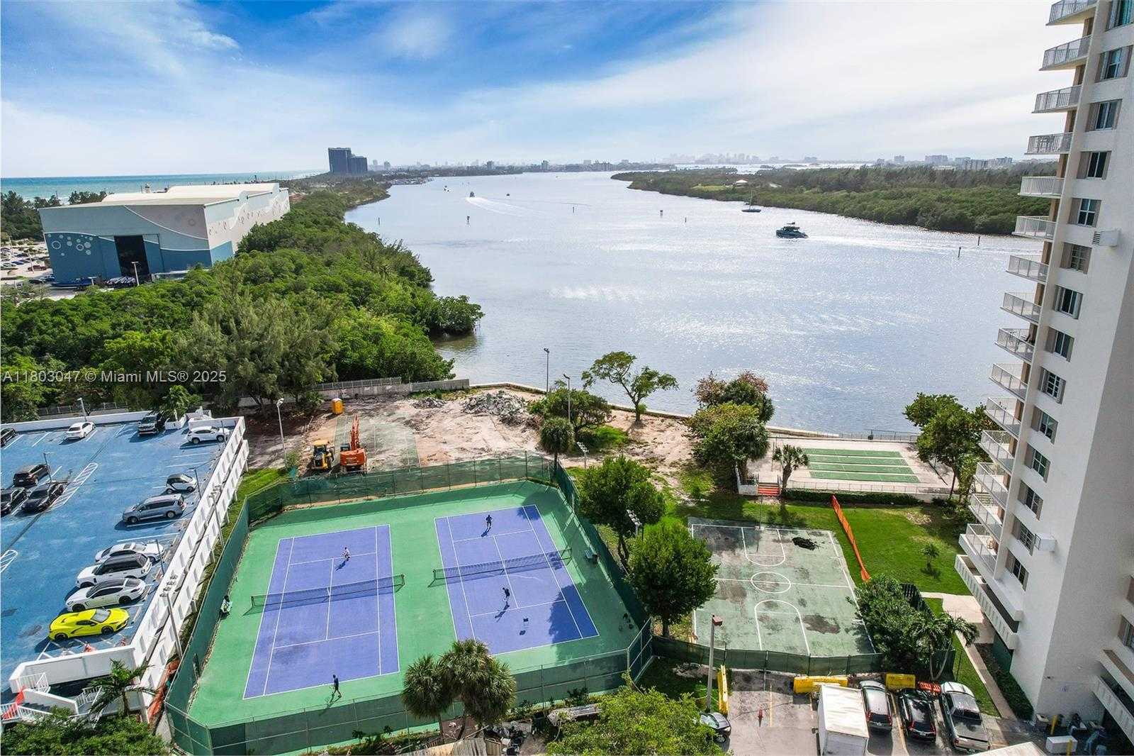 Small Image of 300 BAYVIEW DR #812, Sunny Isles Beach Number 4