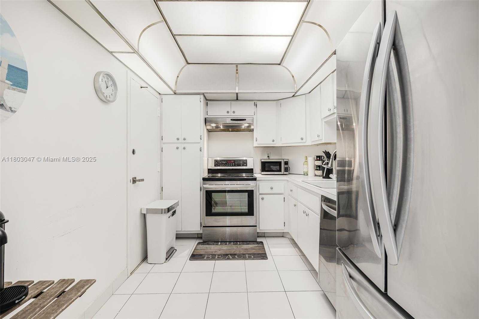 Small Image of 300 BAYVIEW DR #812, Sunny Isles Beach Number 42