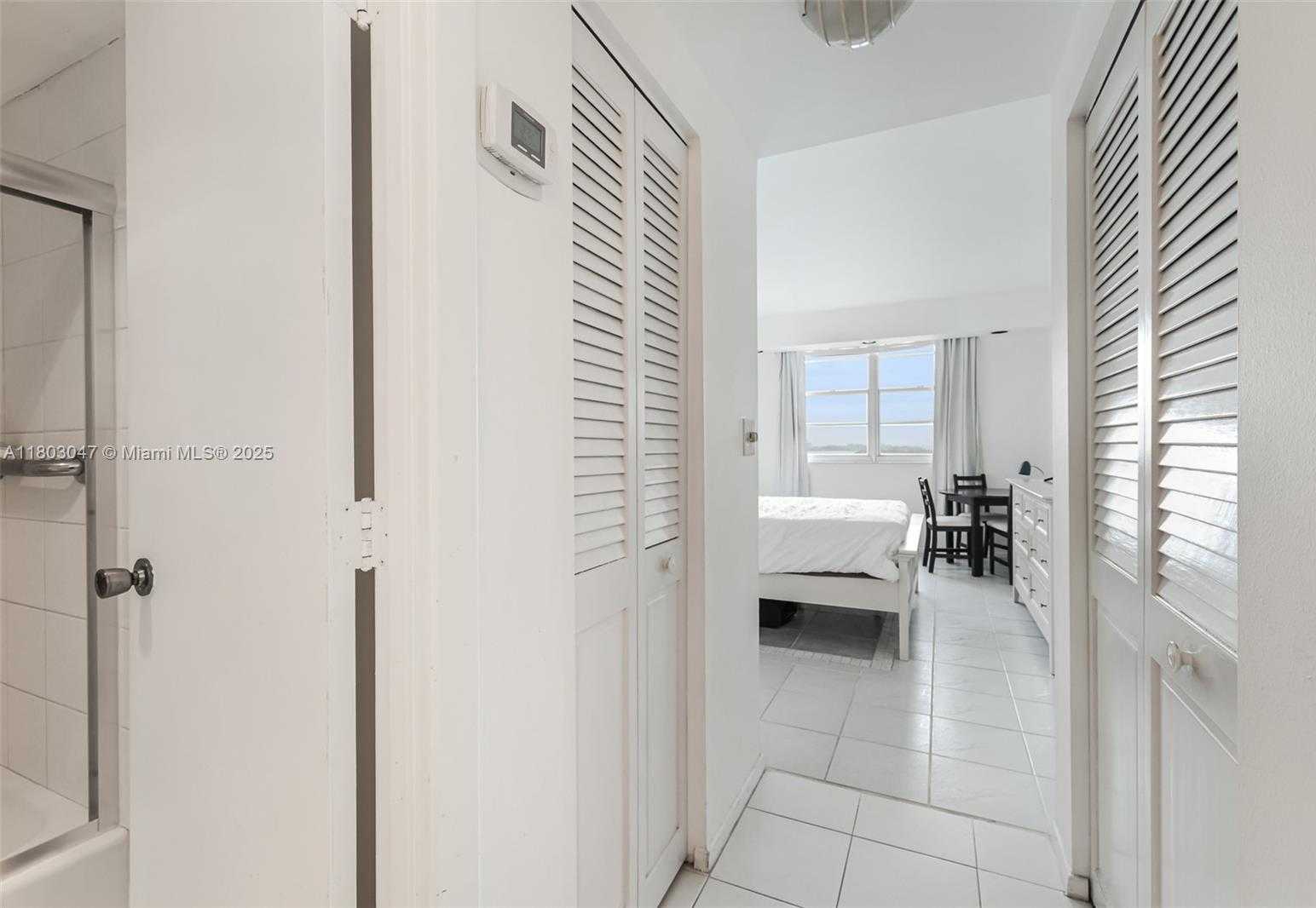 Small Image of 300 BAYVIEW DR #812, Sunny Isles Beach Number 47