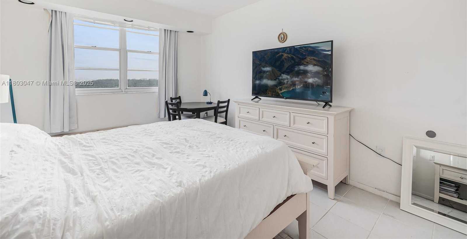 Small Image of 300 BAYVIEW DR #812, Sunny Isles Beach Number 49