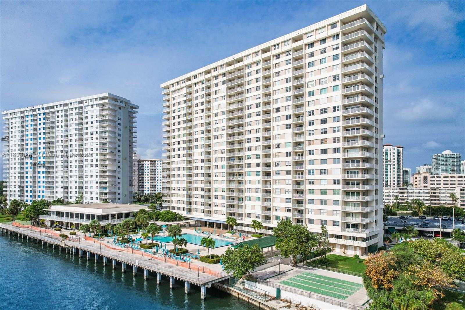 Small Image of 300 BAYVIEW DR #812, Sunny Isles Beach Number 5