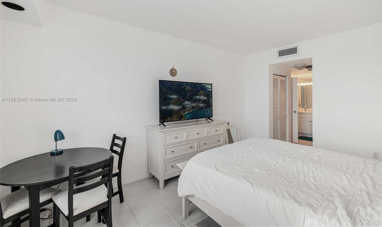 Small Image of 300 BAYVIEW DR #812, Sunny Isles Beach Number 50