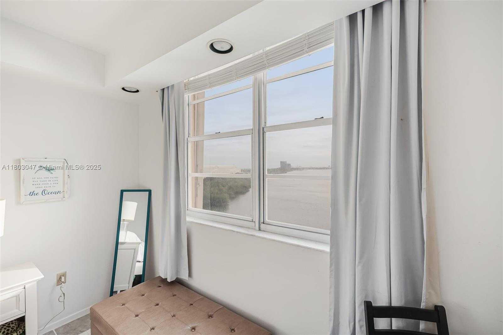 Small Image of 300 BAYVIEW DR #812, Sunny Isles Beach Number 51