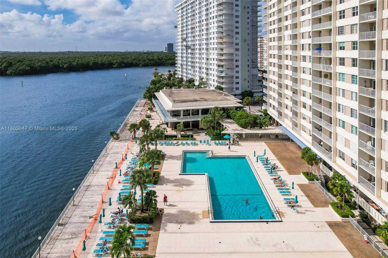 Small Image of 300 BAYVIEW DR #812, Sunny Isles Beach Number 6