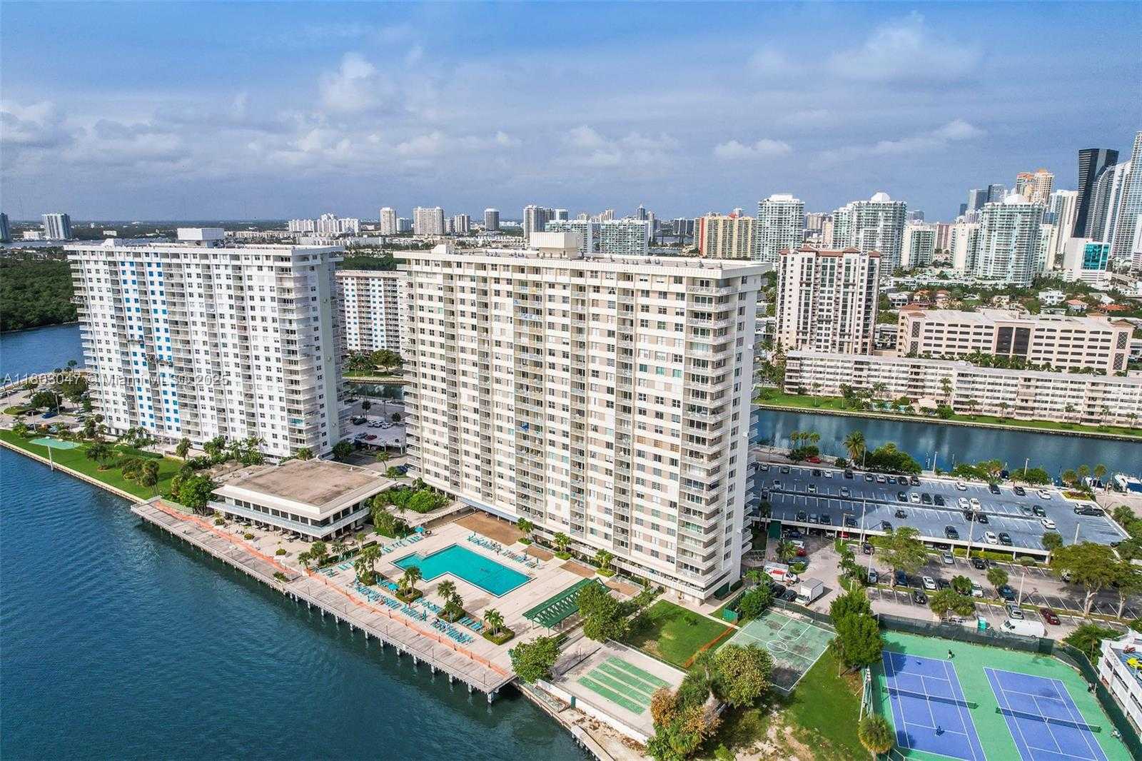 Small Image of 300 BAYVIEW DR #812, Sunny Isles Beach Number 7