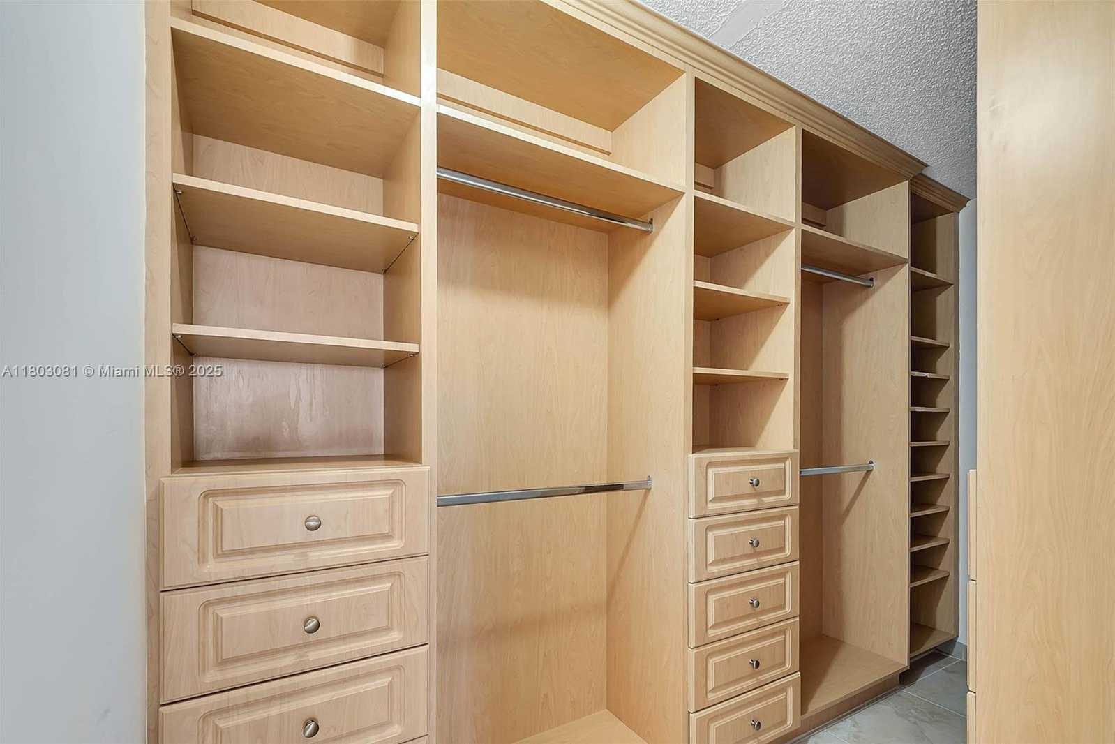Small Image of 231 174TH ST #2312, Sunny Isles Beach Number 9