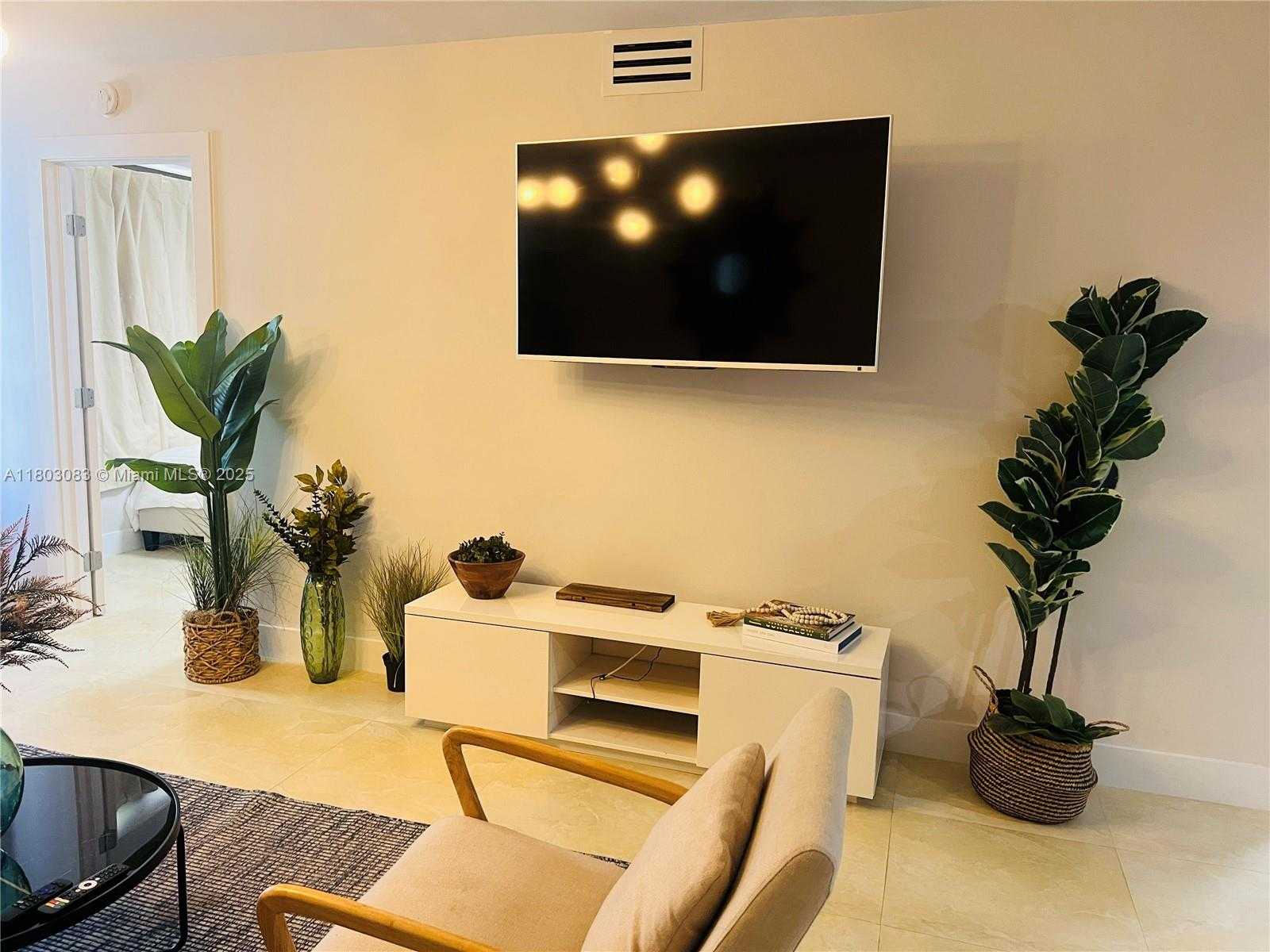 Small Image of 5225 COLLINS AVE #914, Miami Beach Number 18