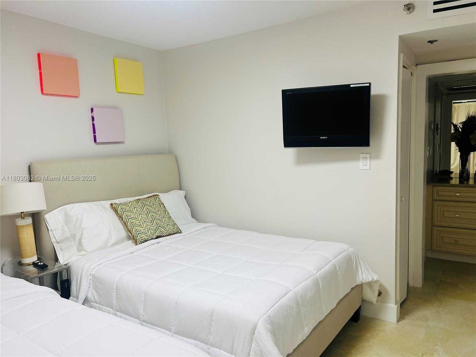 Small Image of 5225 COLLINS AVE #914, Miami Beach Number 21