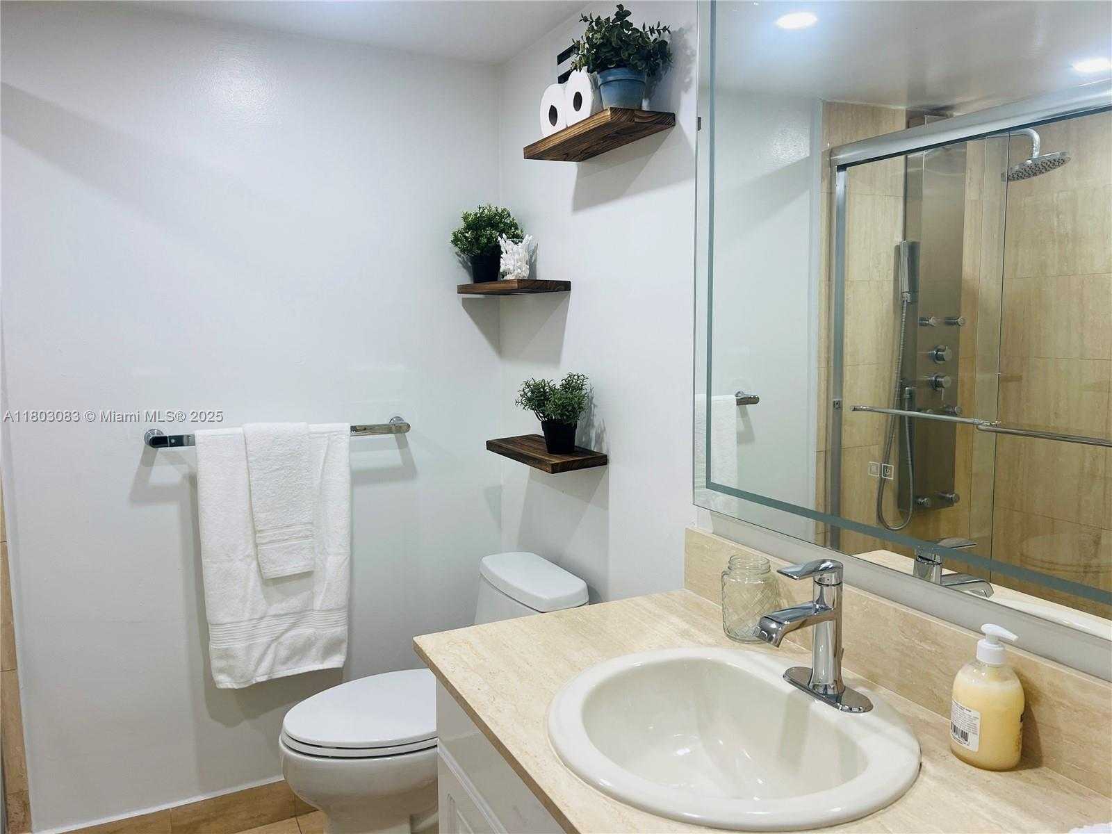 Small Image of 5225 COLLINS AVE #914, Miami Beach Number 22