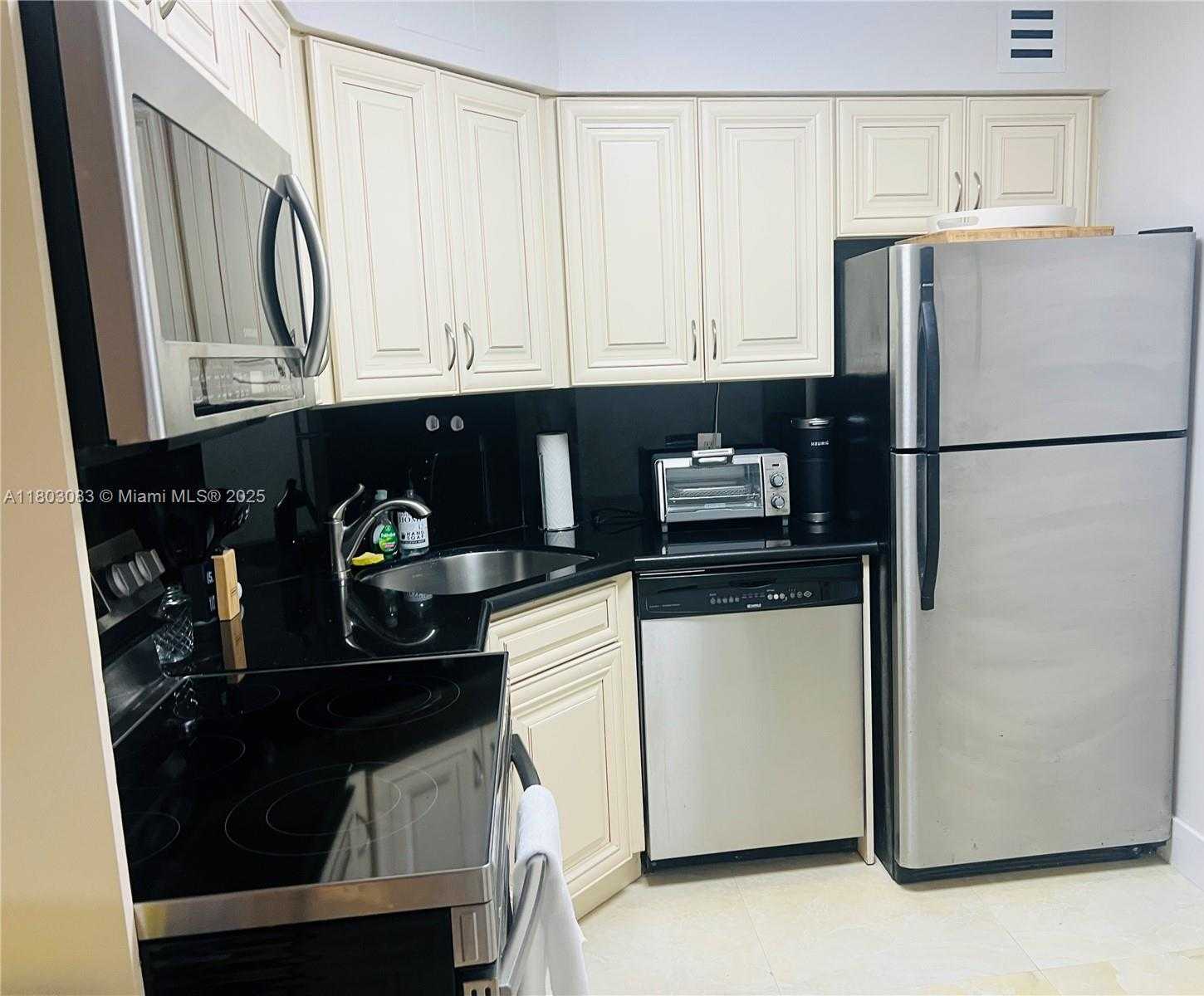 Small Image of 5225 COLLINS AVE #914, Miami Beach Number 28