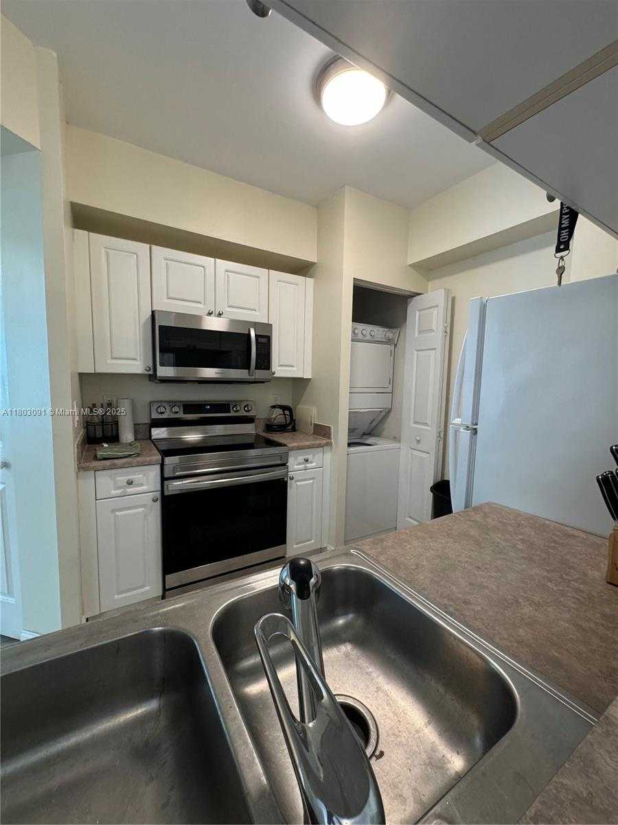 Small Image of 17150 NORTH BAY RD #2419, Sunny Isles Beach Number 10