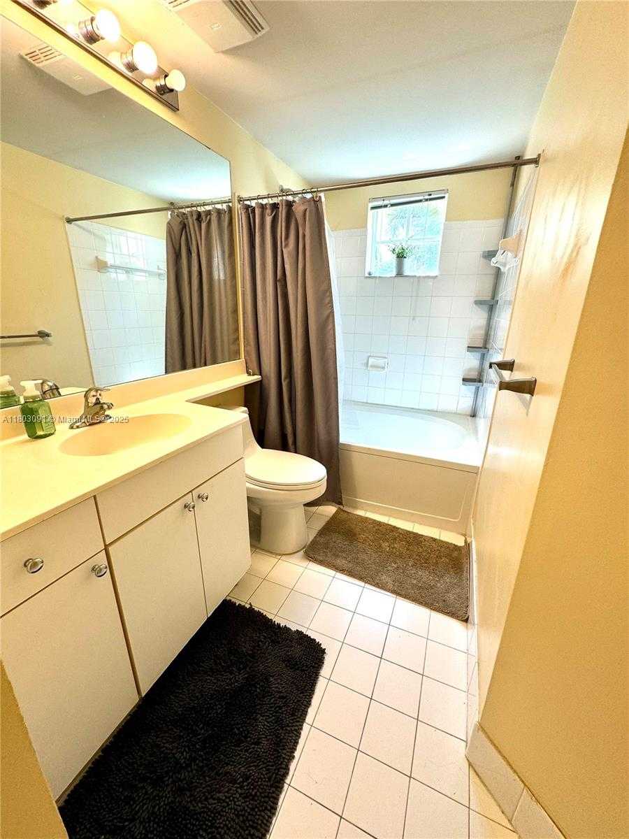 Small Image of 17150 NORTH BAY RD #2419, Sunny Isles Beach Number 11