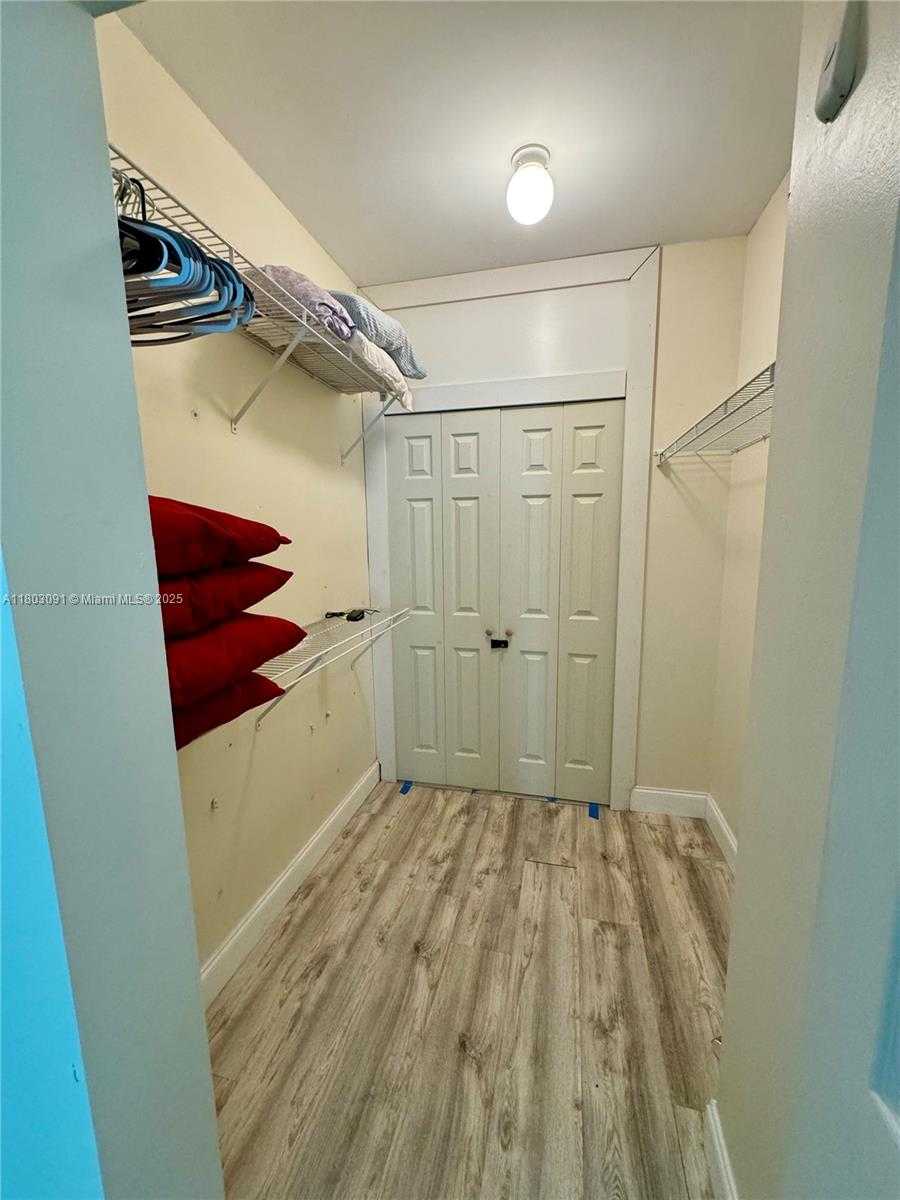 Small Image of 17150 NORTH BAY RD #2419, Sunny Isles Beach Number 13