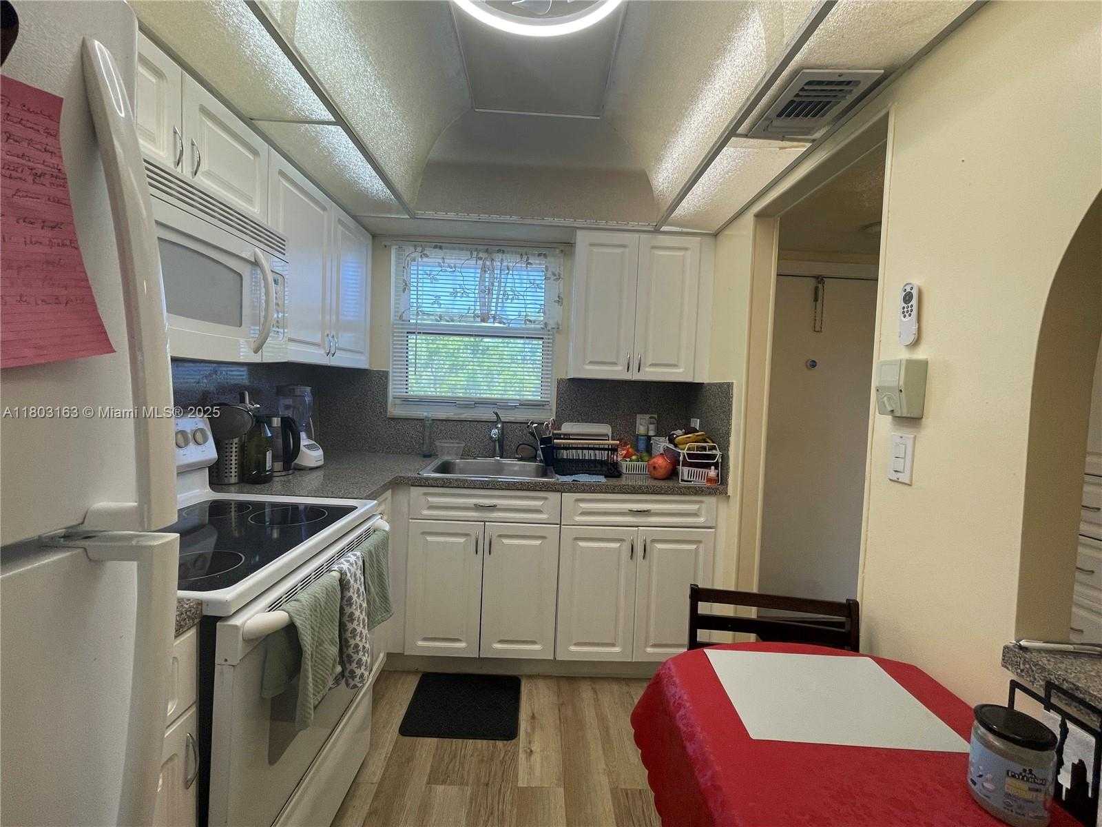 Small Image of 2911 NORTH PINE ISLAND RD #311, Sunrise Number 4