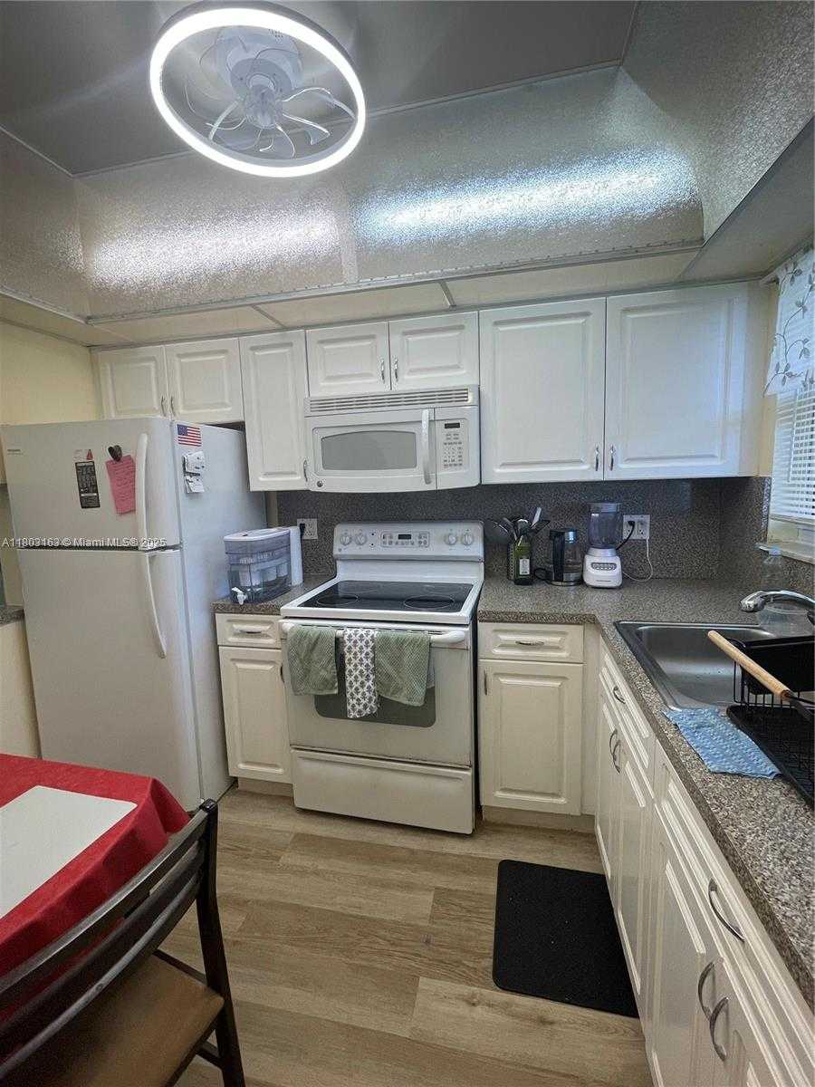 Small Image of 2911 NORTH PINE ISLAND RD #311, Sunrise Number 6