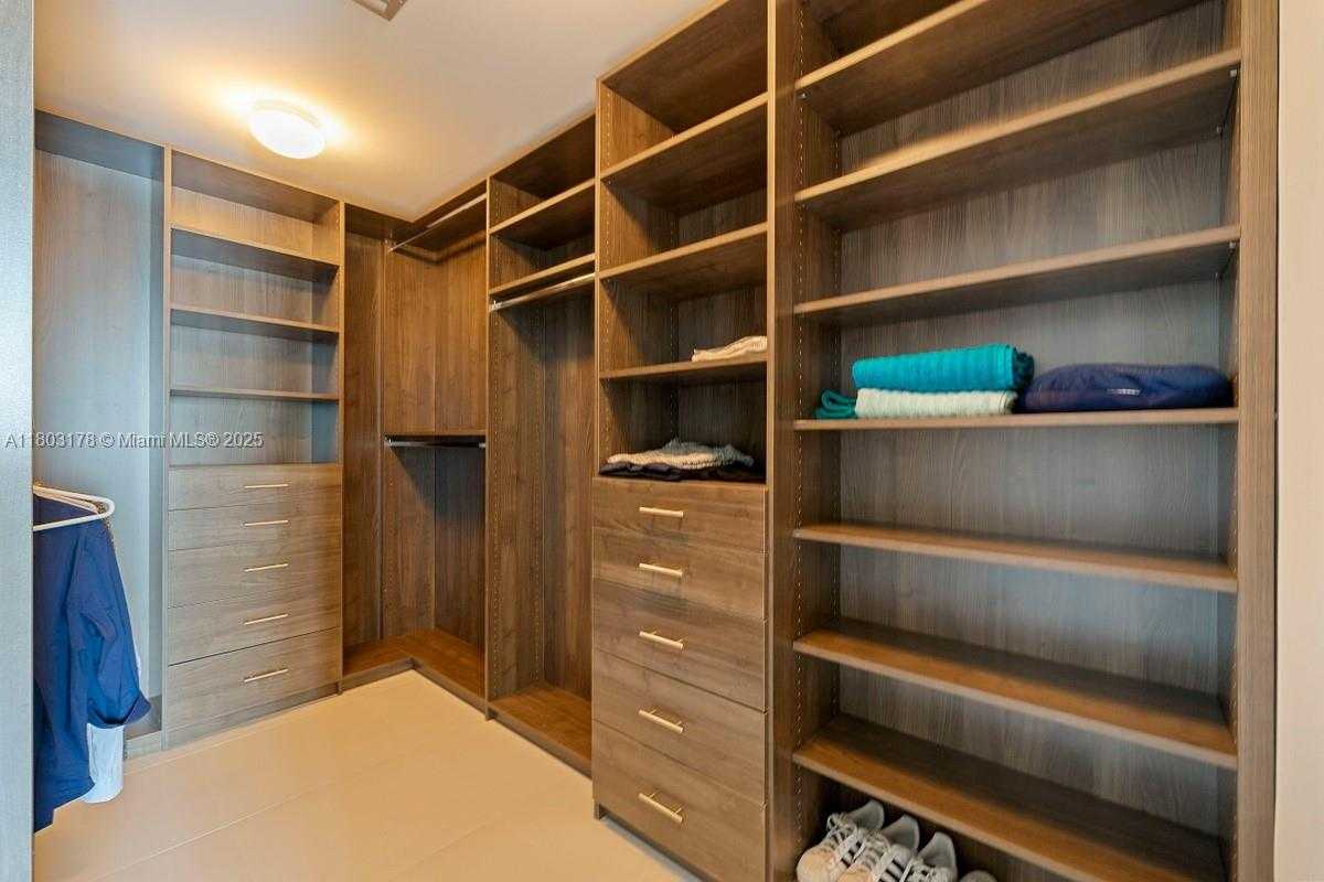 Small Image of 2900 NORTH EAST 7 AVE #3605, Miami Number 11