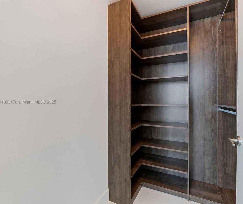 Small Image of 2900 NORTH EAST 7 AVE #3605, Miami Number 14