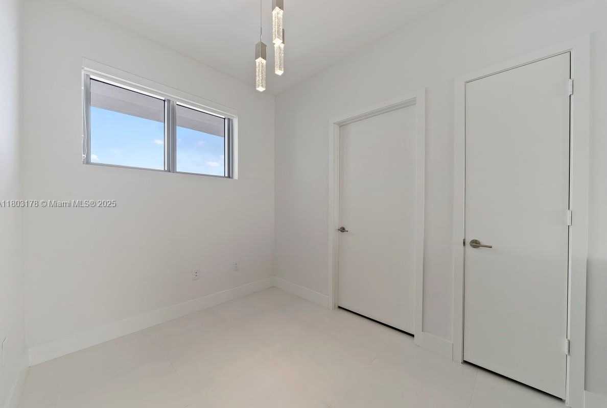 Small Image of 2900 NORTH EAST 7 AVE #3605, Miami Number 16
