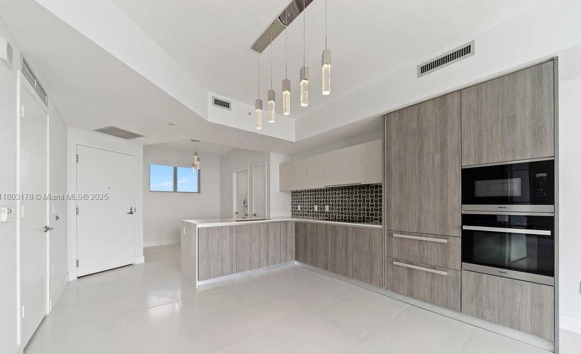 Small Image of 2900 NORTH EAST 7 AVE #3605, Miami Number 3