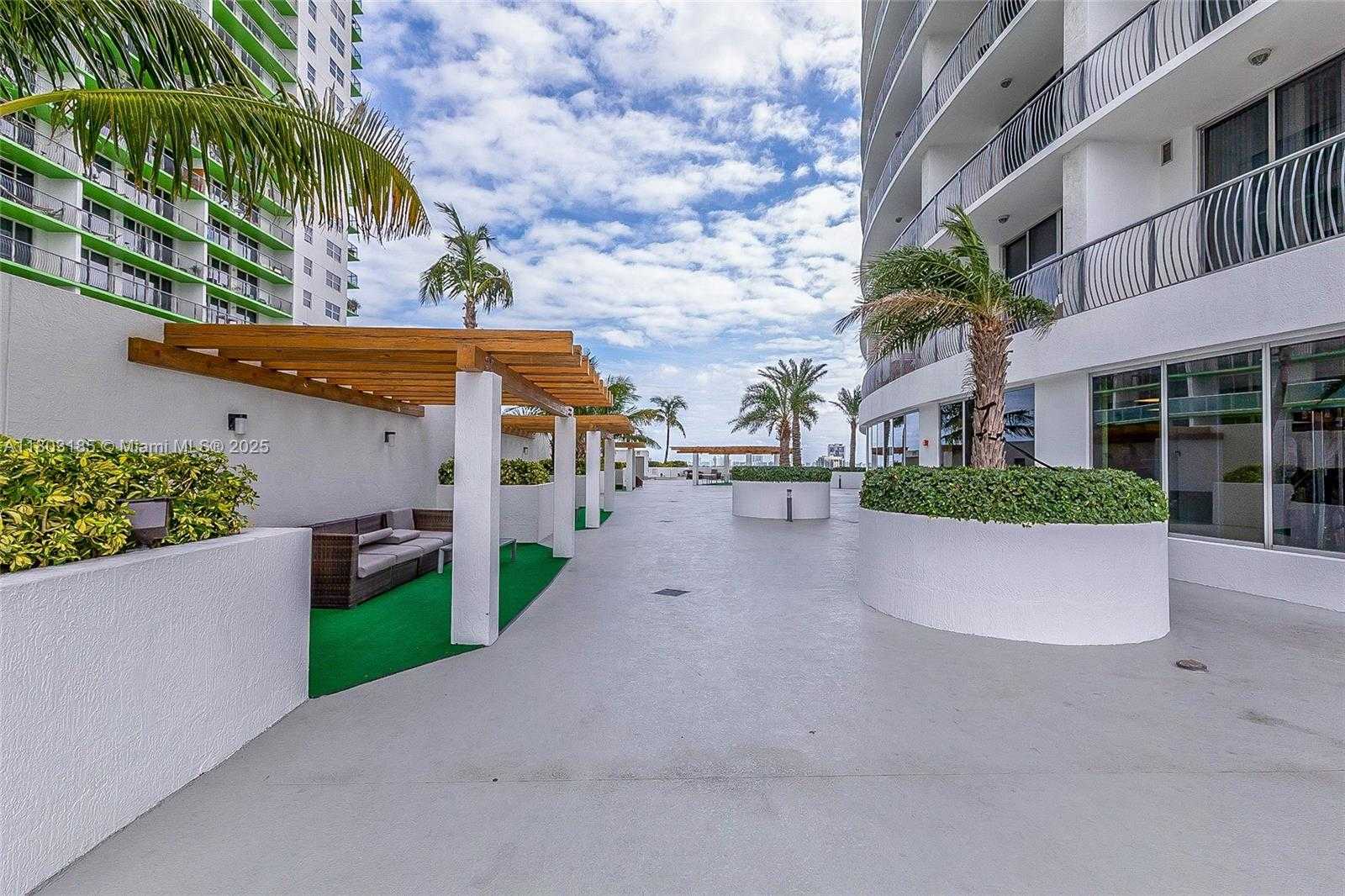 Small Image of 1750 NORTH BAYSHORE DR #3308, Miami Number 23