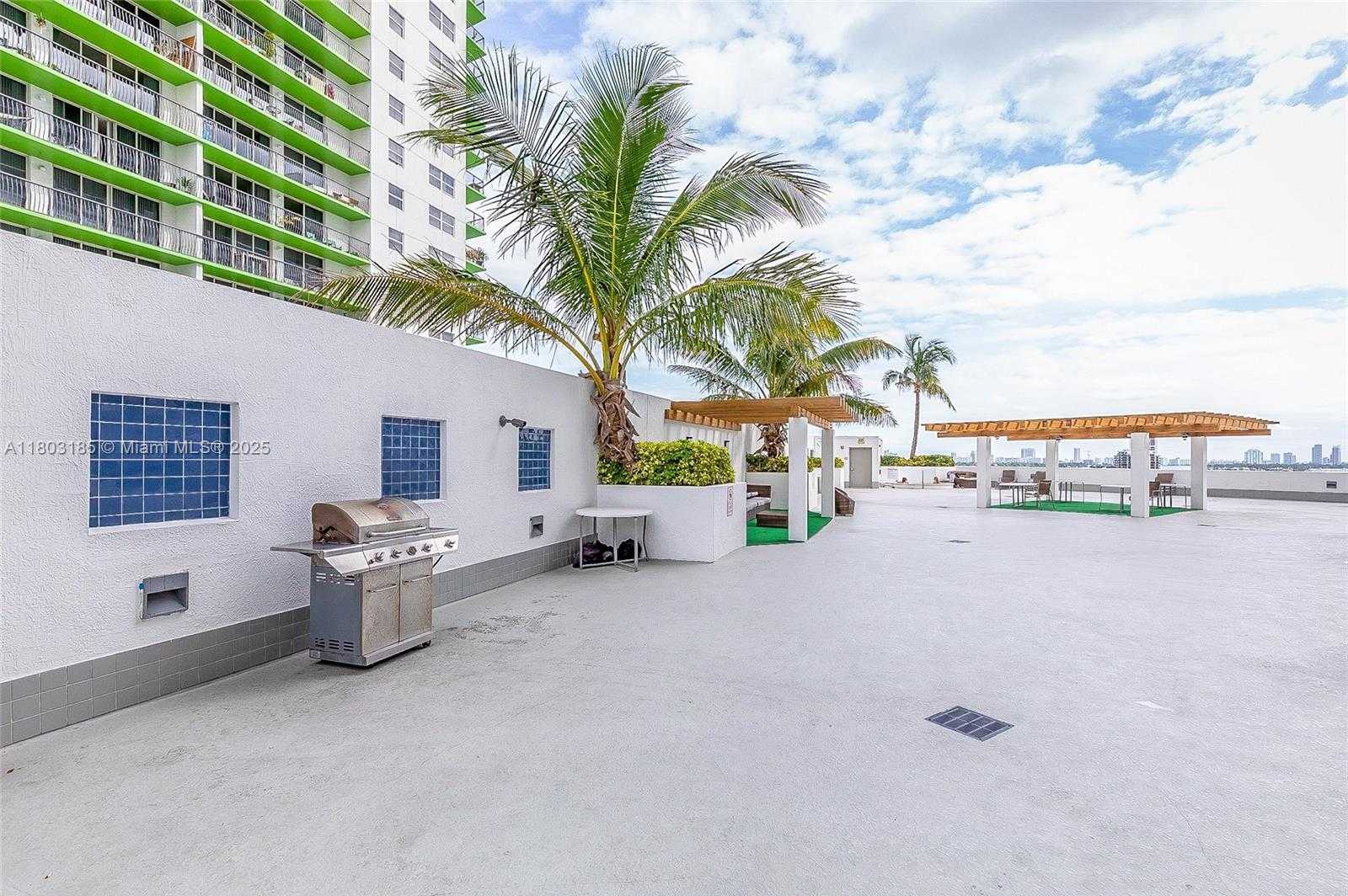 Small Image of 1750 NORTH BAYSHORE DR #3308, Miami Number 24