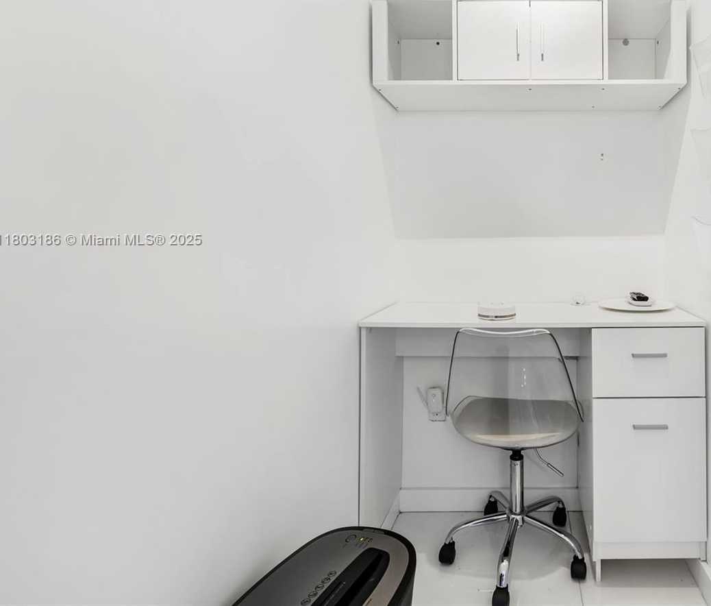 Small Image of 1 HARBOUR WAY #305, Bal Harbour Number 14