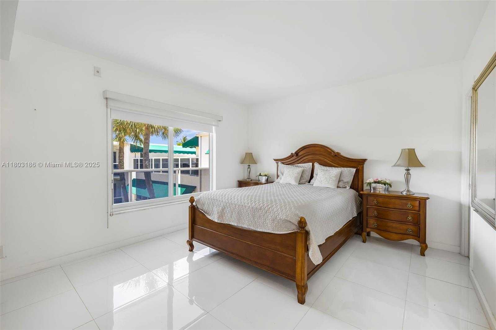 Small Image of 1 HARBOUR WAY #305, Bal Harbour Number 16